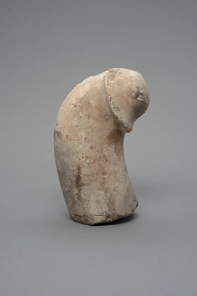 Großer Phallus, Fragment einer Statue?