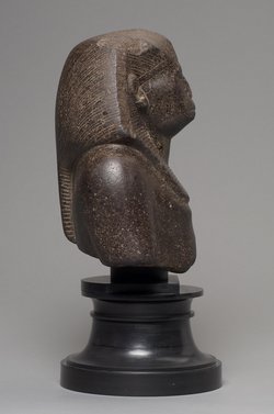 Oberteil einer Statue des Königs Amenemhet III.