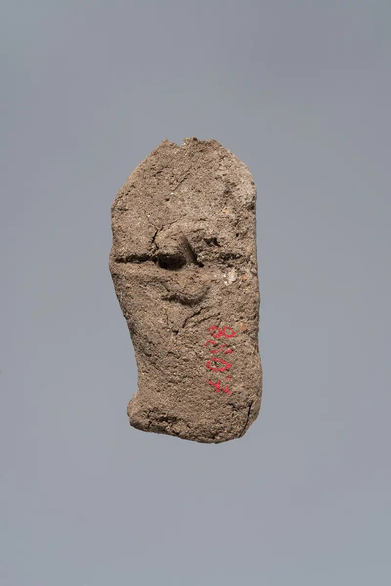Ächtungsfigur mit Aufschrift