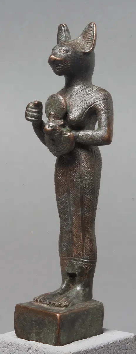 Göttin Bastet, stehend