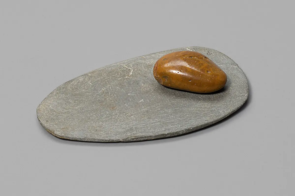 Ovale Schminkpalette mit Verreiber
