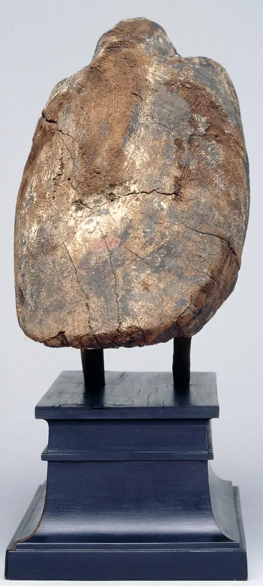 Figur eines stehenden Geiers