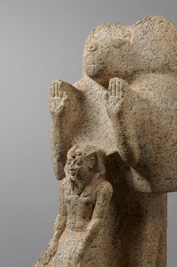 Mantelpavian mit König