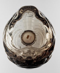 Schale in Gestalt eines Maskarons