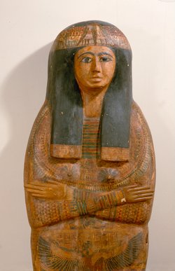 Mumienförmiger Innensarg der Sängerin der Isis Meret-en-ahet