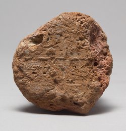 Fragmentierter Grabkegel des Her-sa-aset