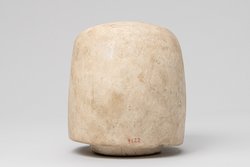 Kanopendeckel in Form eines Falkenkopfes