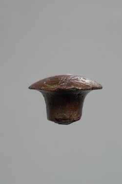Bronzefragment (von Kelch?) mit Kartusche Ramses' III.