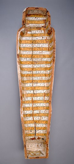 Mumienförmiger Sarg des Djed-bastet-inek-su