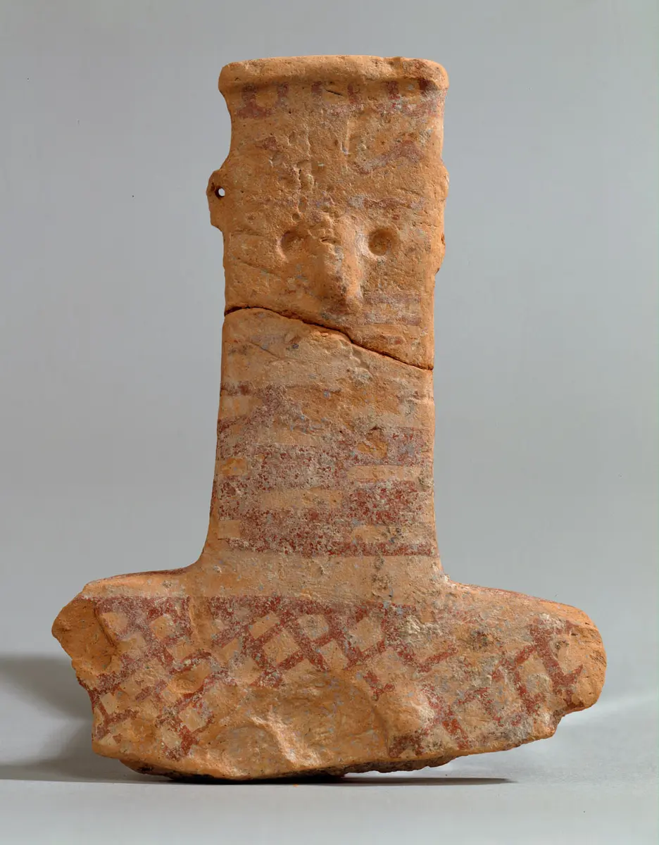 Fragment eines Brettidols der White Painted Ware