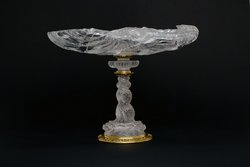 Muschelförmige Schale mit Drachen