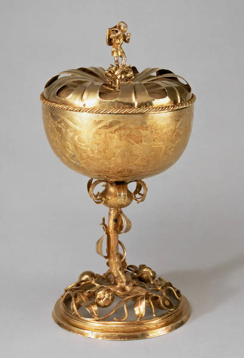 Deckelpokal in Gestalt einer Mispel mit Heldendarstellungen von Hektor, Julius Cäsar, Josua, David und Karl d. Gr.