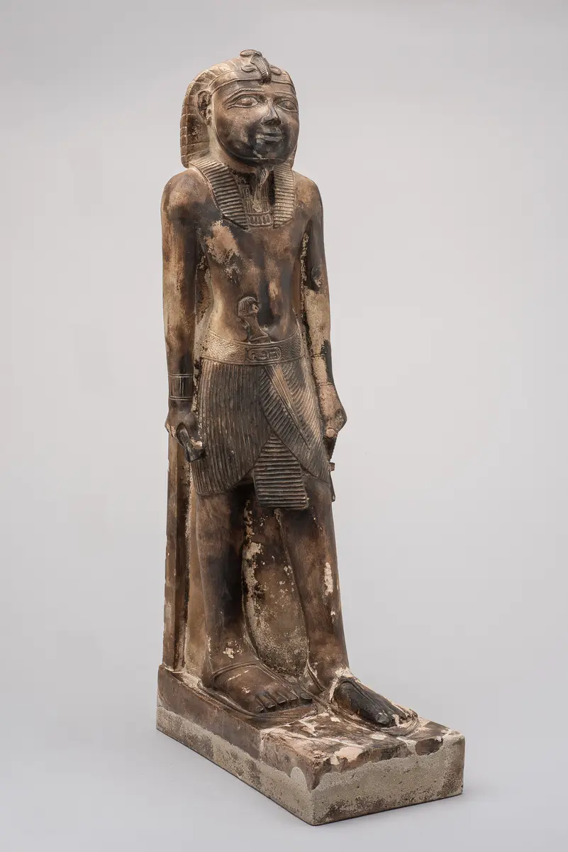 Statue eines schreitenden Königs