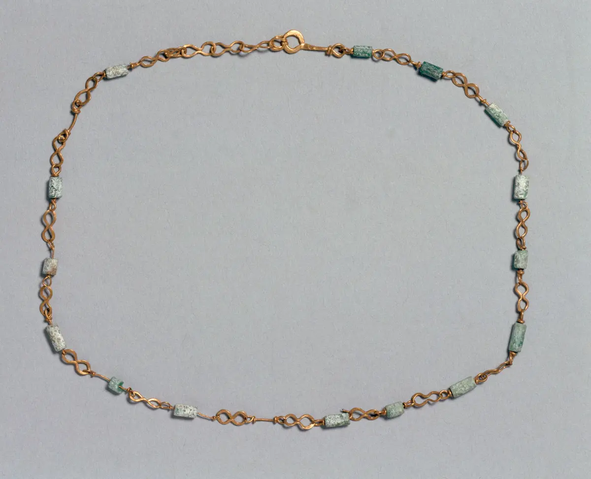 Halskette mit Glaspasten