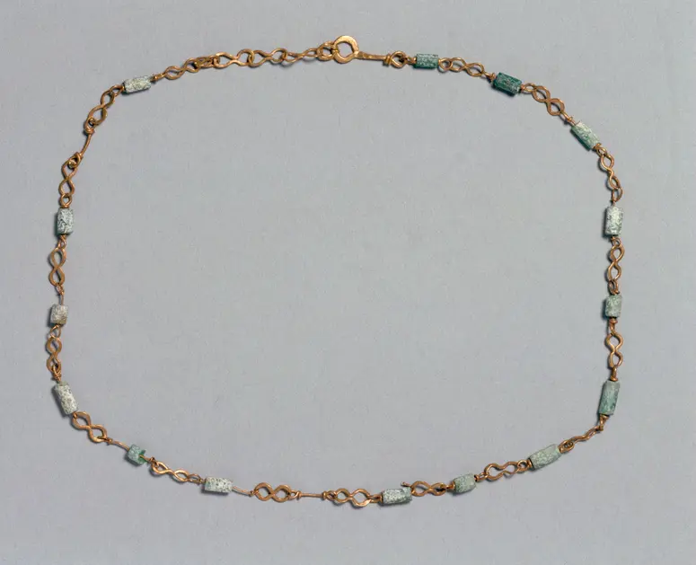 Halskette mit Glaspasten