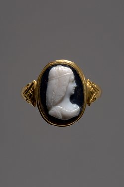 Ring mit weiblichem Brustbild, Isabella d'Este (?)