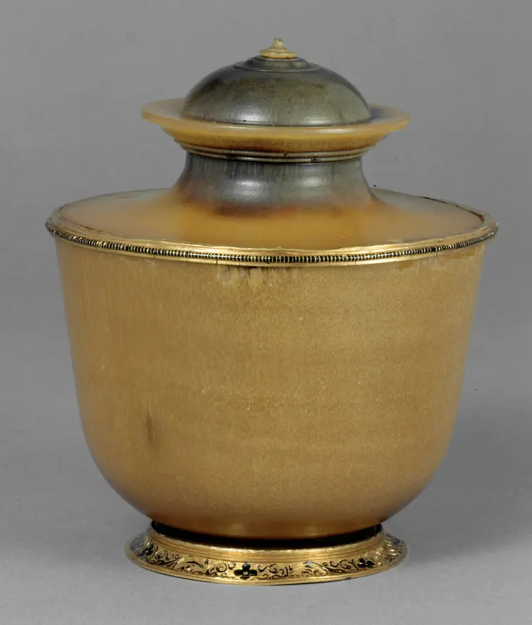 Deckelbecher