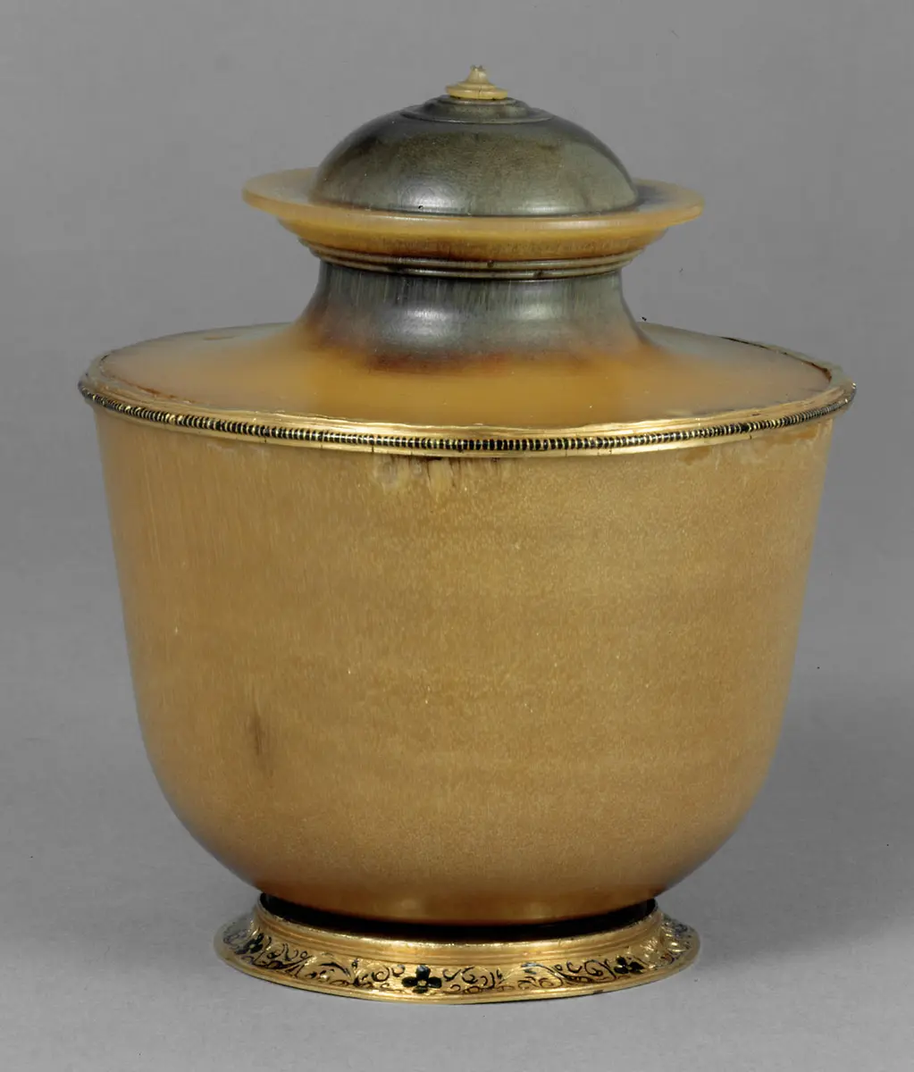 Deckelbecher