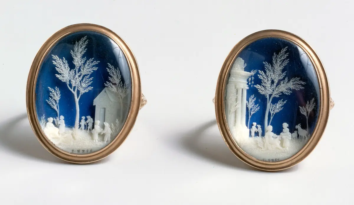 Ring mit Tempel und Staffage; Mikroschnitzerei