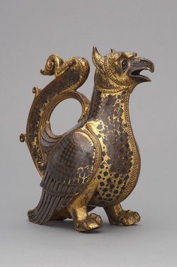 Aquamanile in Gestalt eines Greifen