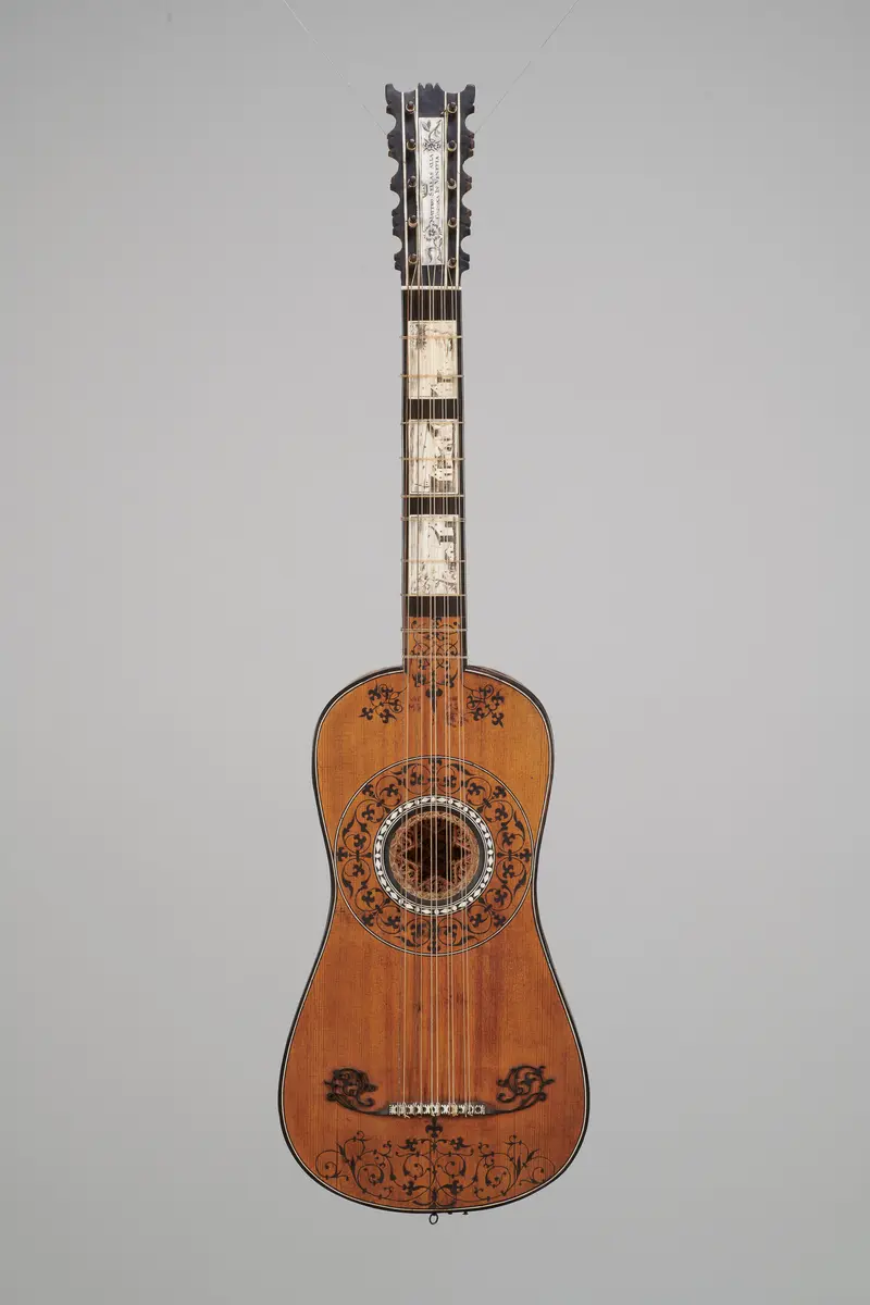Aus einer Chitarra battente umgebautes Instrument