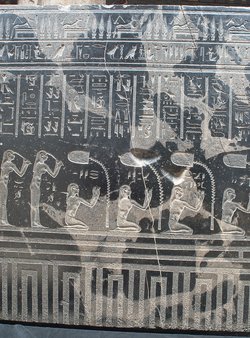 Sarkophag des Priesters Nes-schu-tefnut