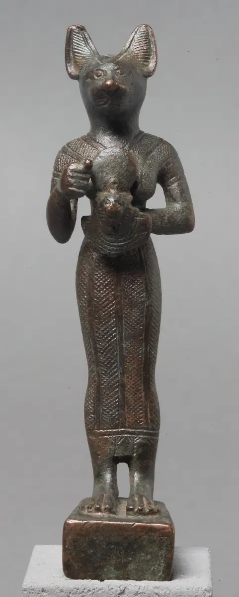 Göttin Bastet, stehend