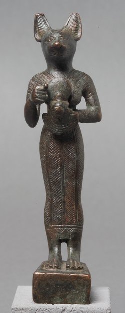 Göttin Bastet, stehend