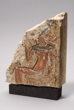 Fragmentierter Hausaltar mit Echnaton unter der Strahlensonne