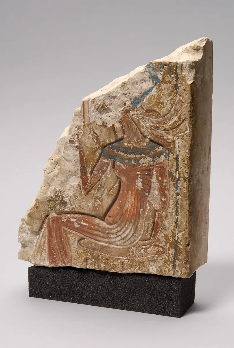 Fragmentierter Hausaltar mit Echnaton unter der Strahlensonne