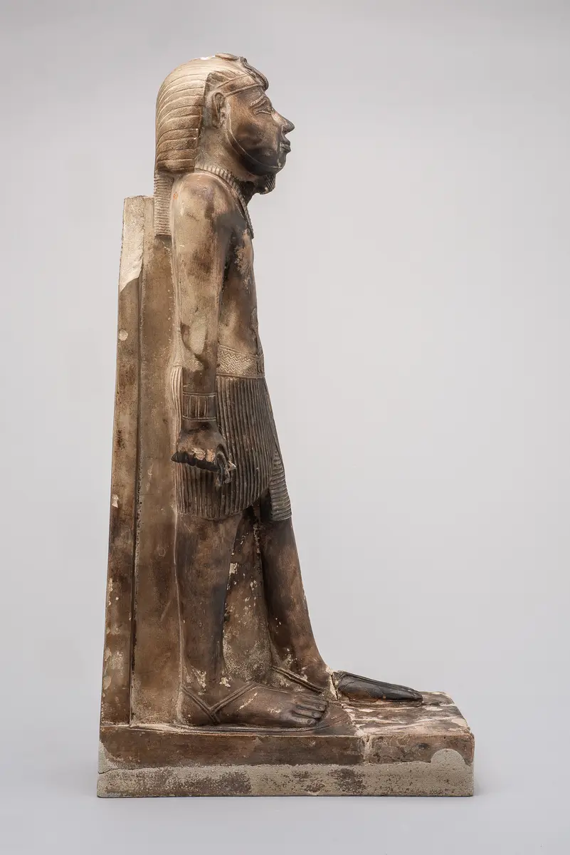 Statue eines schreitenden Königs