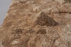 Modell des Giza-Plateaus mit Pyramiden