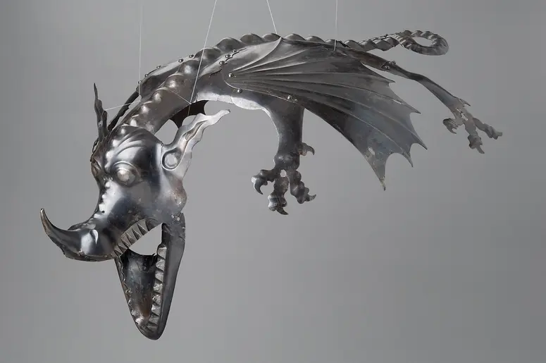 Schweifhalter in Form eines Drachen