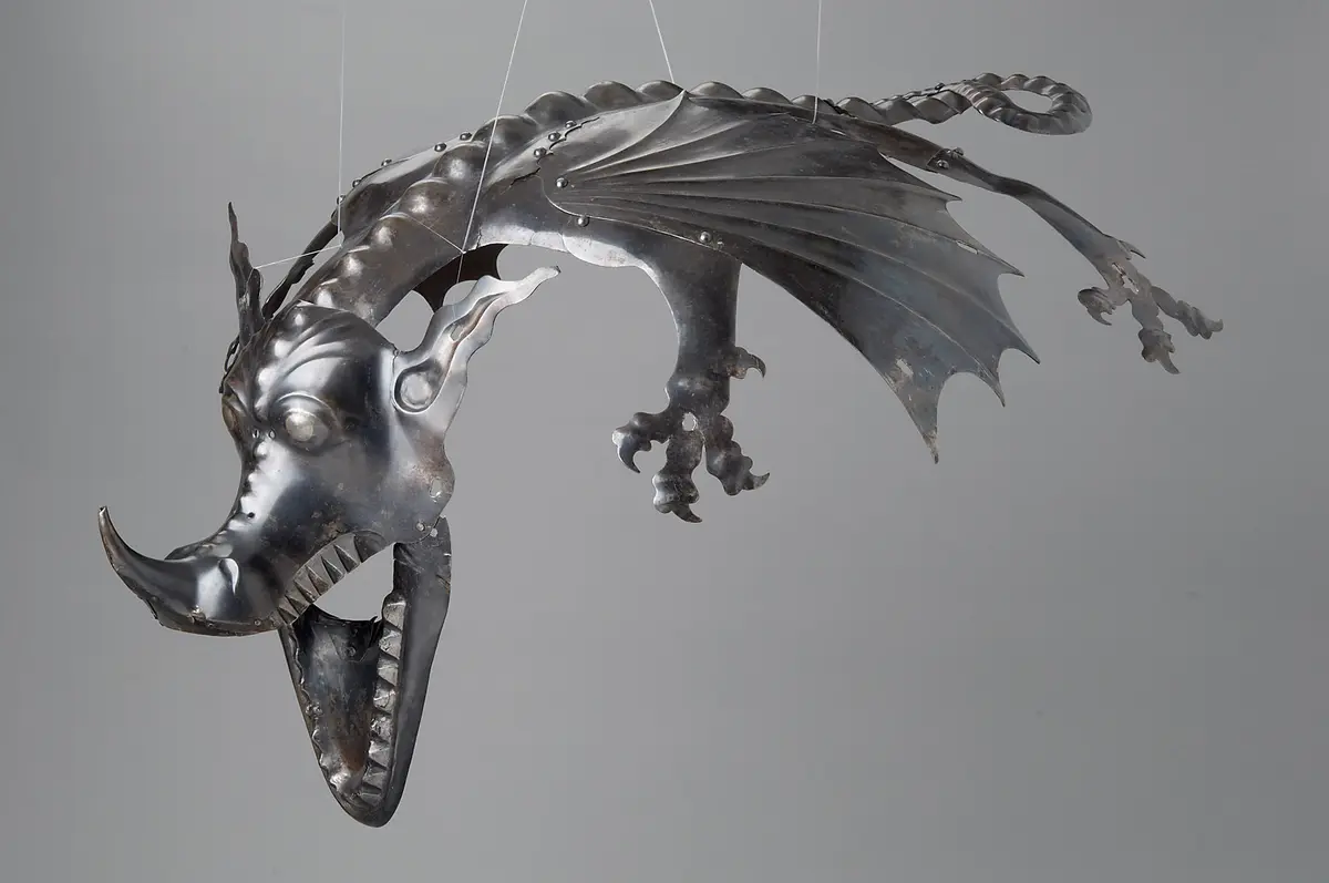 Schweifhalter in Form eines Drachen
