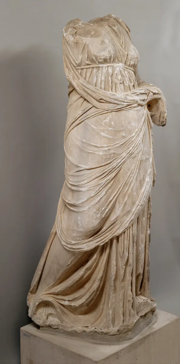 Torso einer weiblichen Gewandstatue