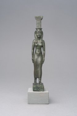 Göttin Nephthys, schreitend