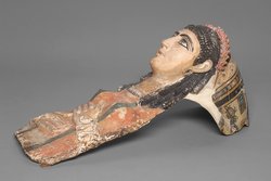 Kartonagemaske von einer weiblichen Mumie