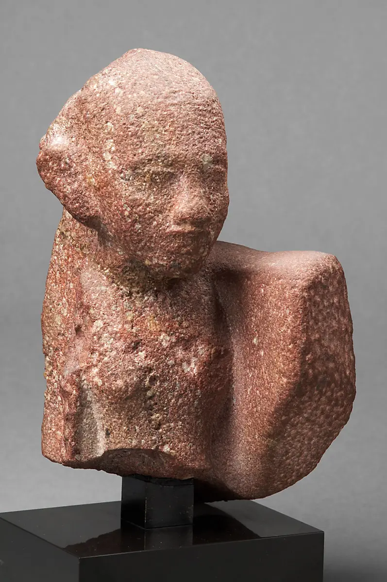 Fragmentierte Statuette einer Amarna-Prinzessin