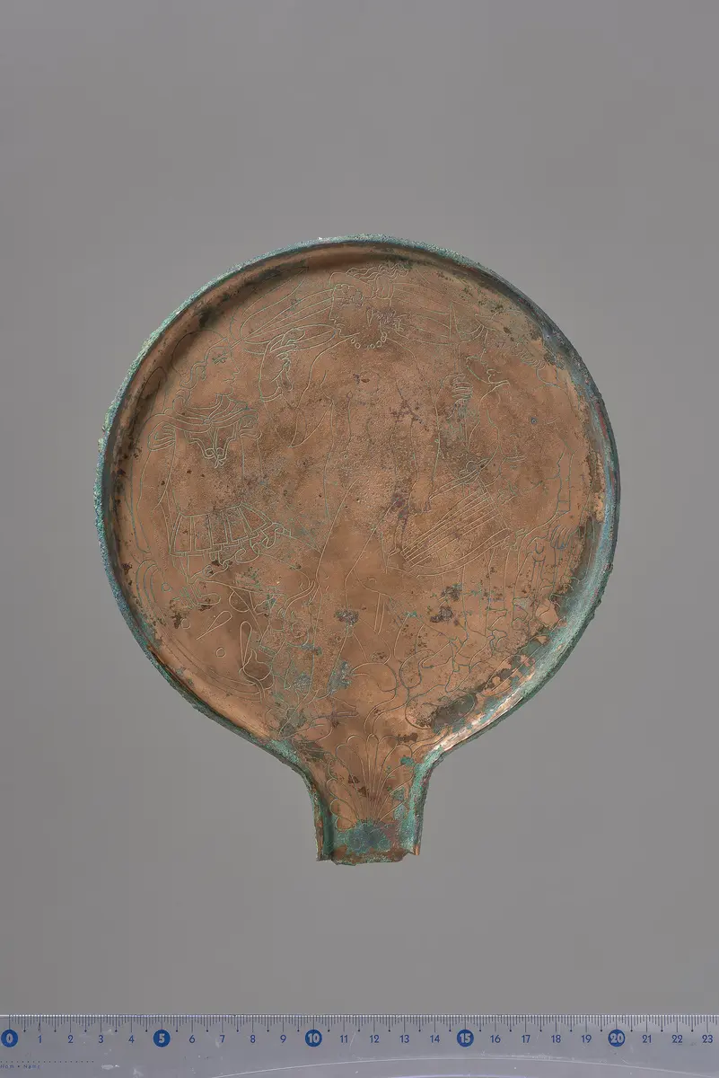 Spiegel mit Griffzapfen: Dreifigurenszene (Lasa zwischen Dioskuren?)