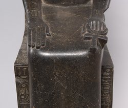 Sitzstatue der Göttin Sachmet
