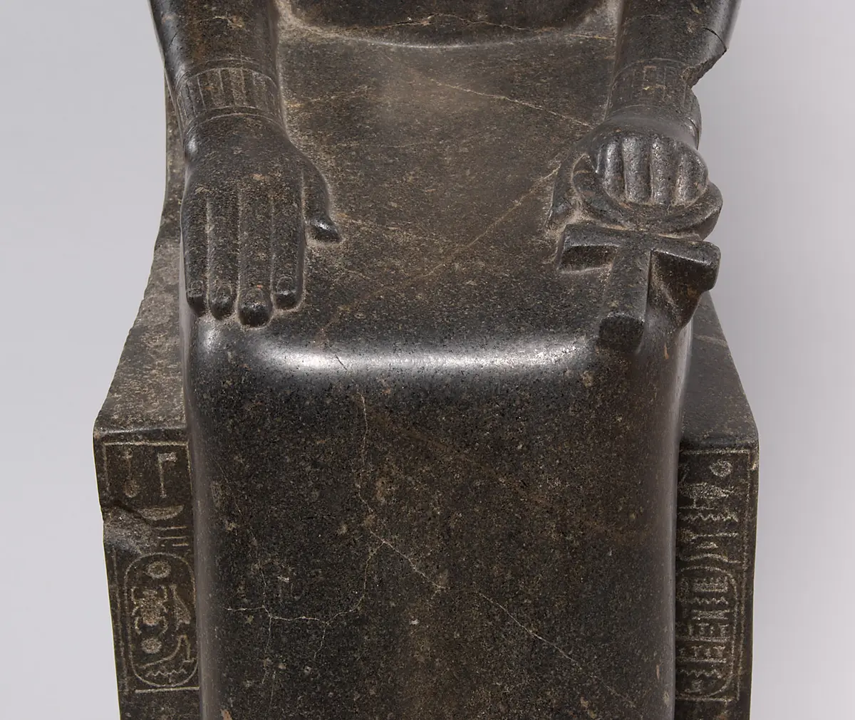 Sitzstatue der Göttin Sachmet