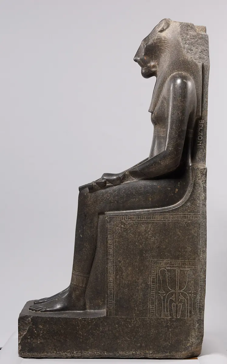 Sitzstatue der Göttin Sachmet