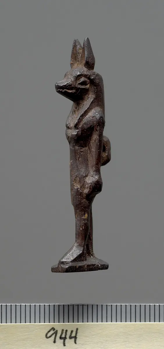 Stehender Gott Anubis mit Schakalkopf