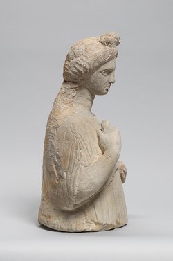 Halbfigur eines Mädchens