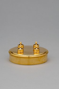 Spiritusbehälter mit vier Dochtbrennern des Frühstückservices der Kaiserin Maria Theresia