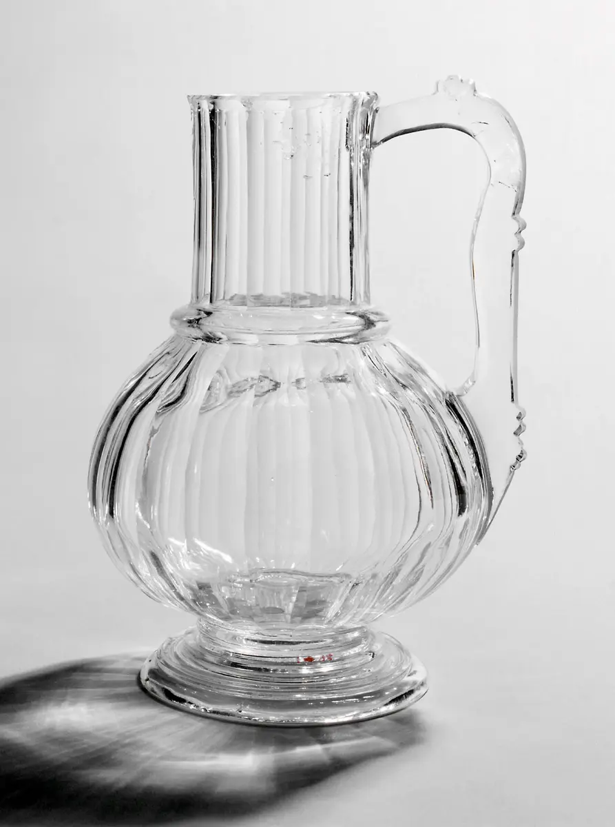 Monolither Krug mit Henkel