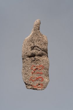 Ächtungsfigur mit Aufschrift