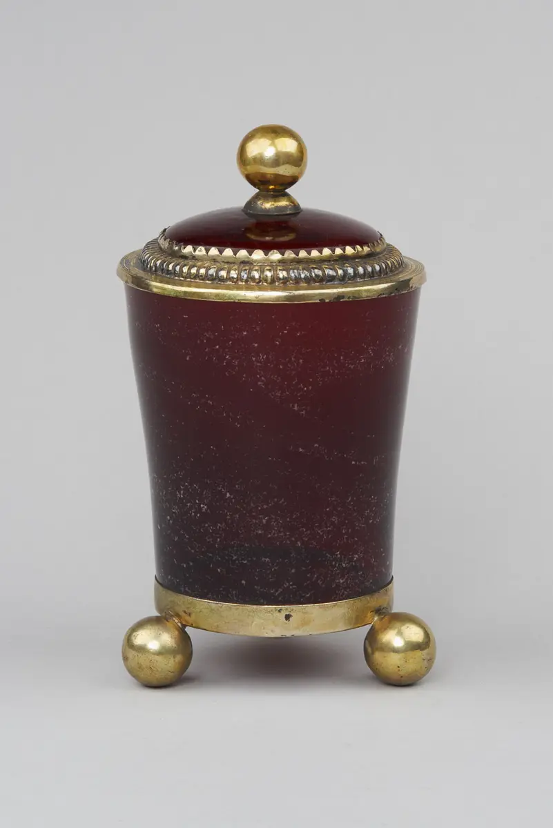 Goldrubinbecher mit Silbermontierung