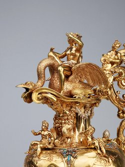 Krug der sogenannten Trionfi-Garnitur