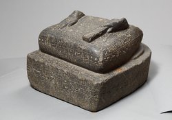 Unterteil einer Schreiberstatue des Imen-mes